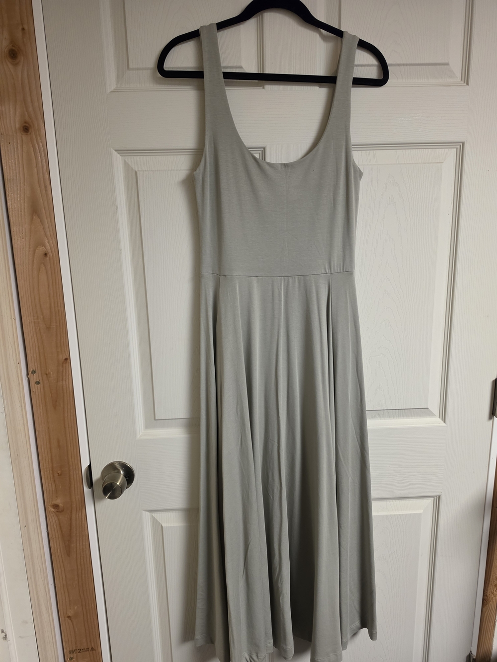 American Eagle Outfitters Sleeveless Scoop-Neck Maxi Dress in Sage